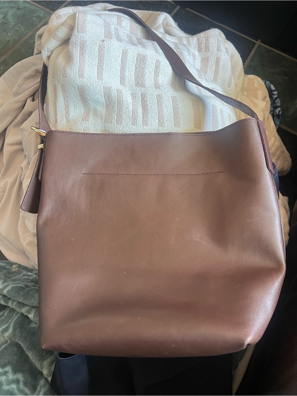 Madewell The Essential Bucket Tote - Picture 7 of 11